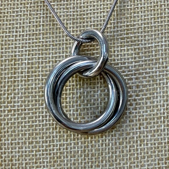 Lani Silver Tone Intertwined Ring Pendant Necklace 23" With Adjustable Chain - Picture 9 of 11